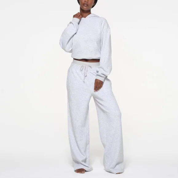 BB1. NWT SKIMS COTTON FLEECE OVERSIZED EXPOSED BOXER / DOUBLE WAISTBAND PANT - Picture 2 of 3
